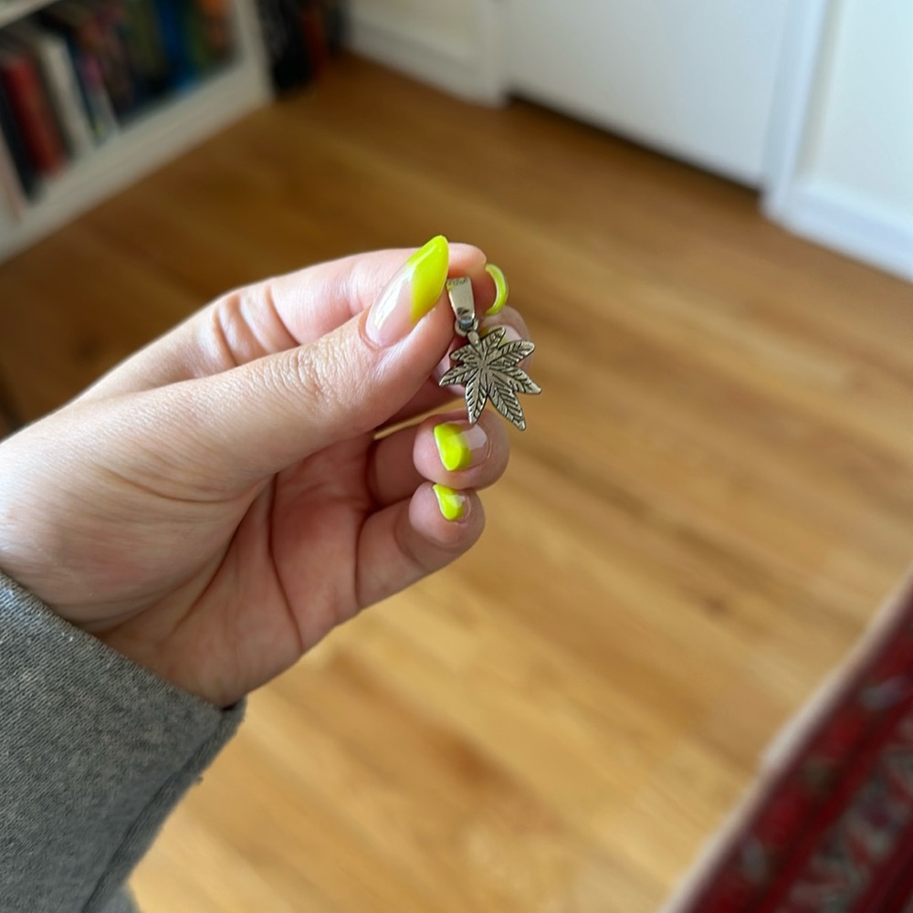 Weed leaf pendant